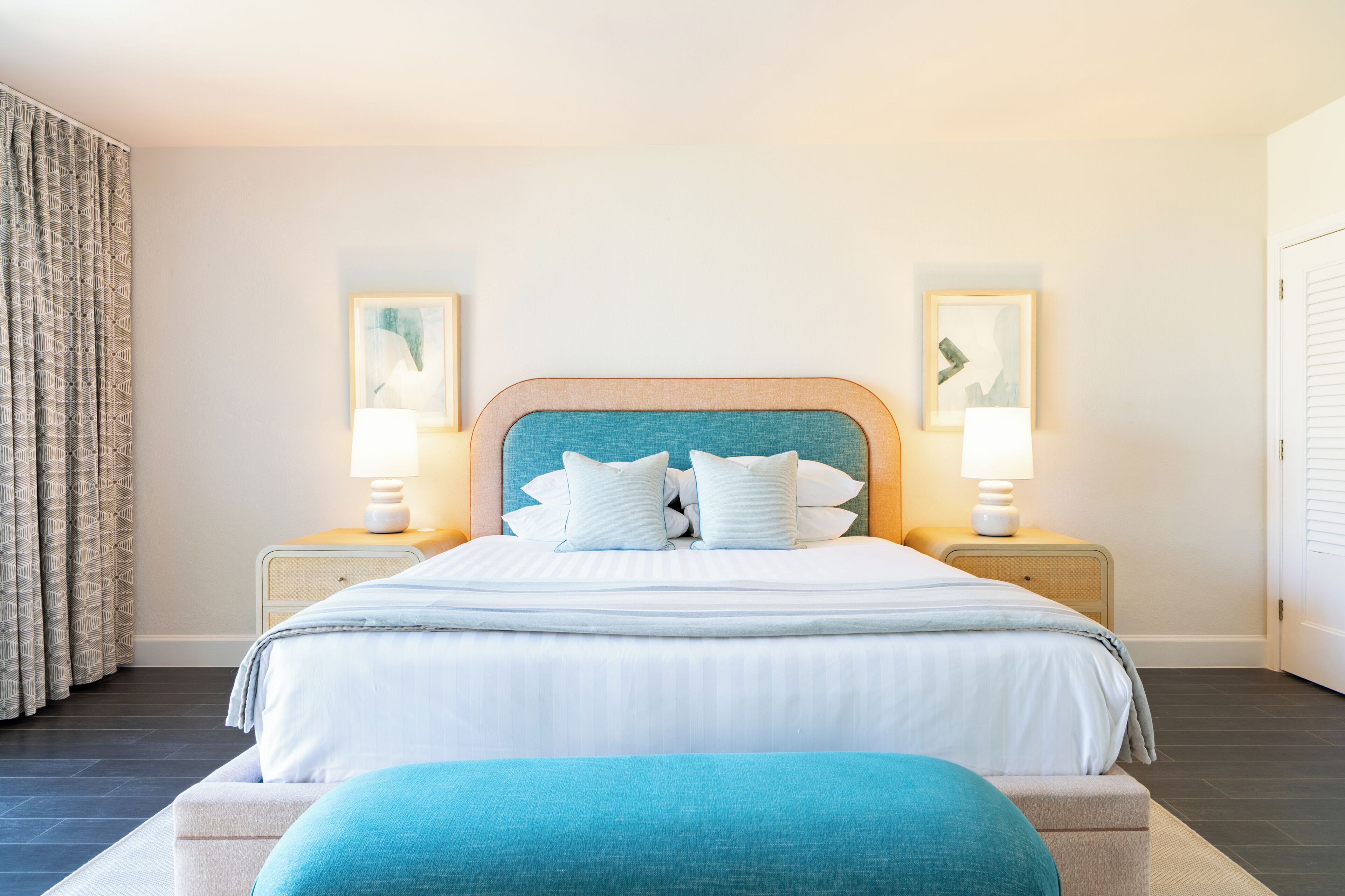 Egyptian cotton sheets, premium bedding, in-room safe, desk