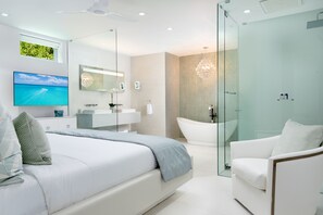 Seascape (located off-property) | 욕실 | 별도의 욕조 및 샤워 시설, 고급 세면용품, 헤어드라이어, 목욕가운