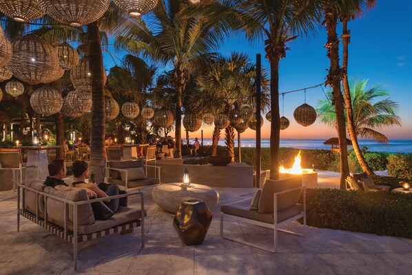4 bars/lounges, swim-up bar, poolside bar, beach bar