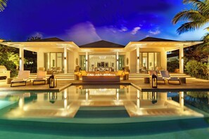 Building design - Grace Bay Club (Providenciales)