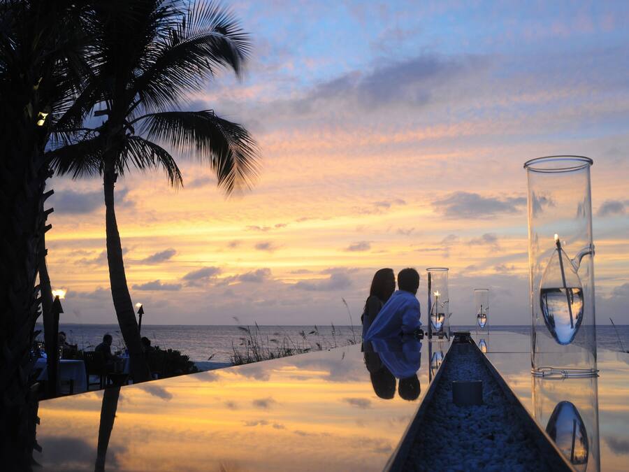 4 bars/lounges, swim-up bar, poolside bar, beach bar