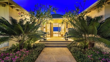 Villa Frangipani (located off-property) | Design dell’edificio