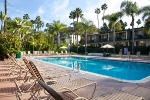 Outdoor pool - Mission Valley Resort (San Diego)