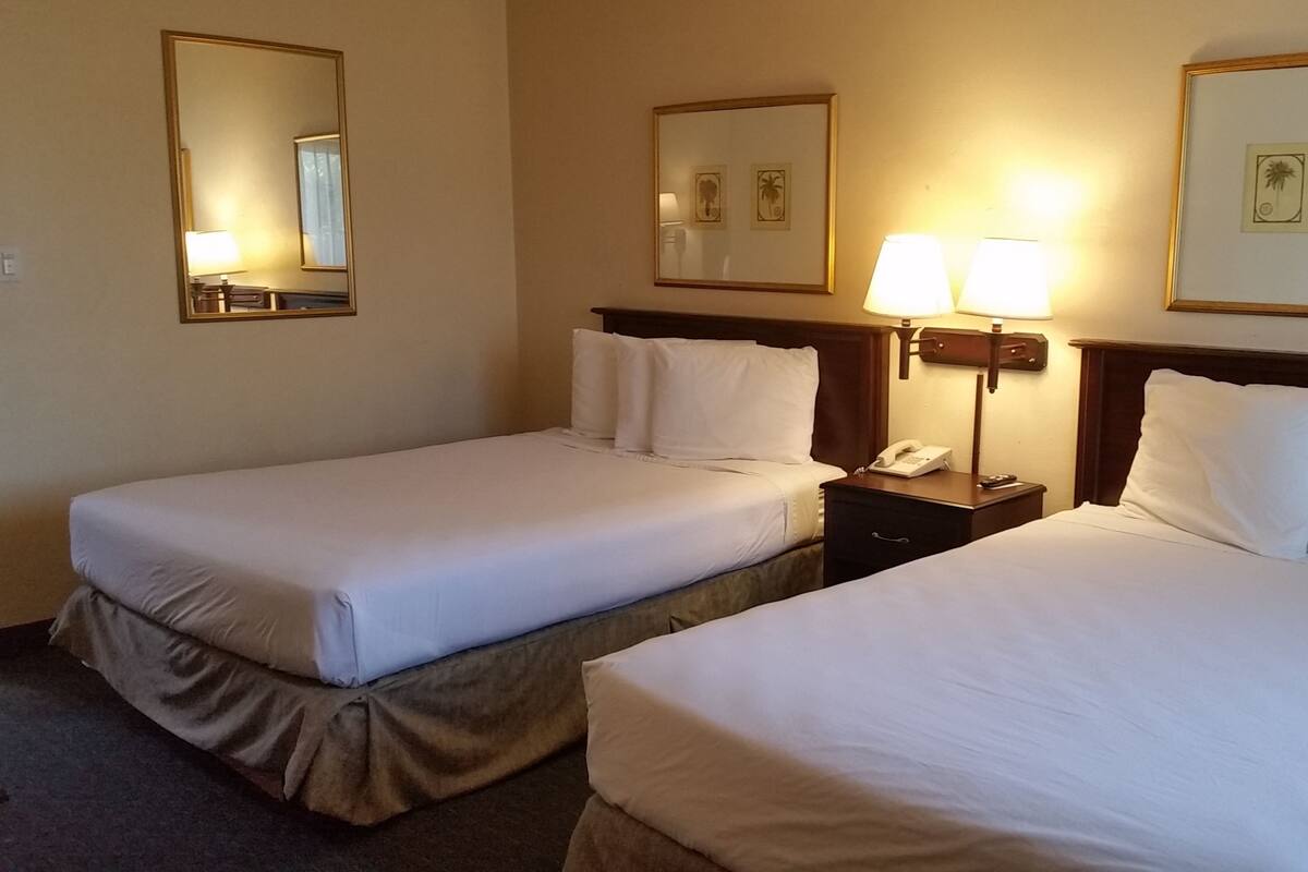 Standard Room, 2 Double Beds | Desk, WiFi (free)