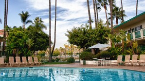 Outdoor pool - Mission Valley Resort (San Diego)