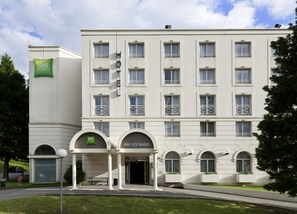 Vista frontal de la propiedad