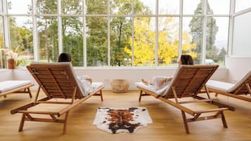 Couples treatment rooms, sauna, hot tub, steam room, Turkish bath