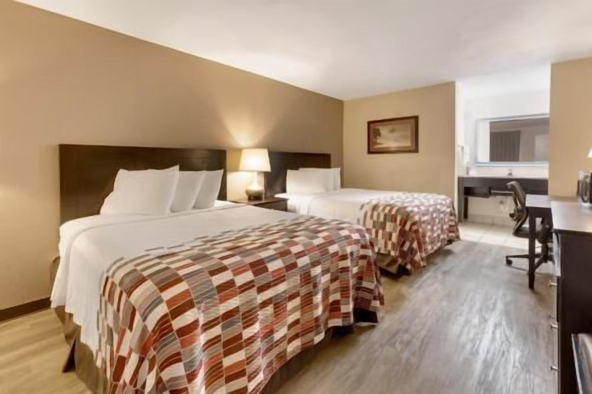 Skrivebord, arbejdsområde til bærbare computere, strygejern/strygebræt