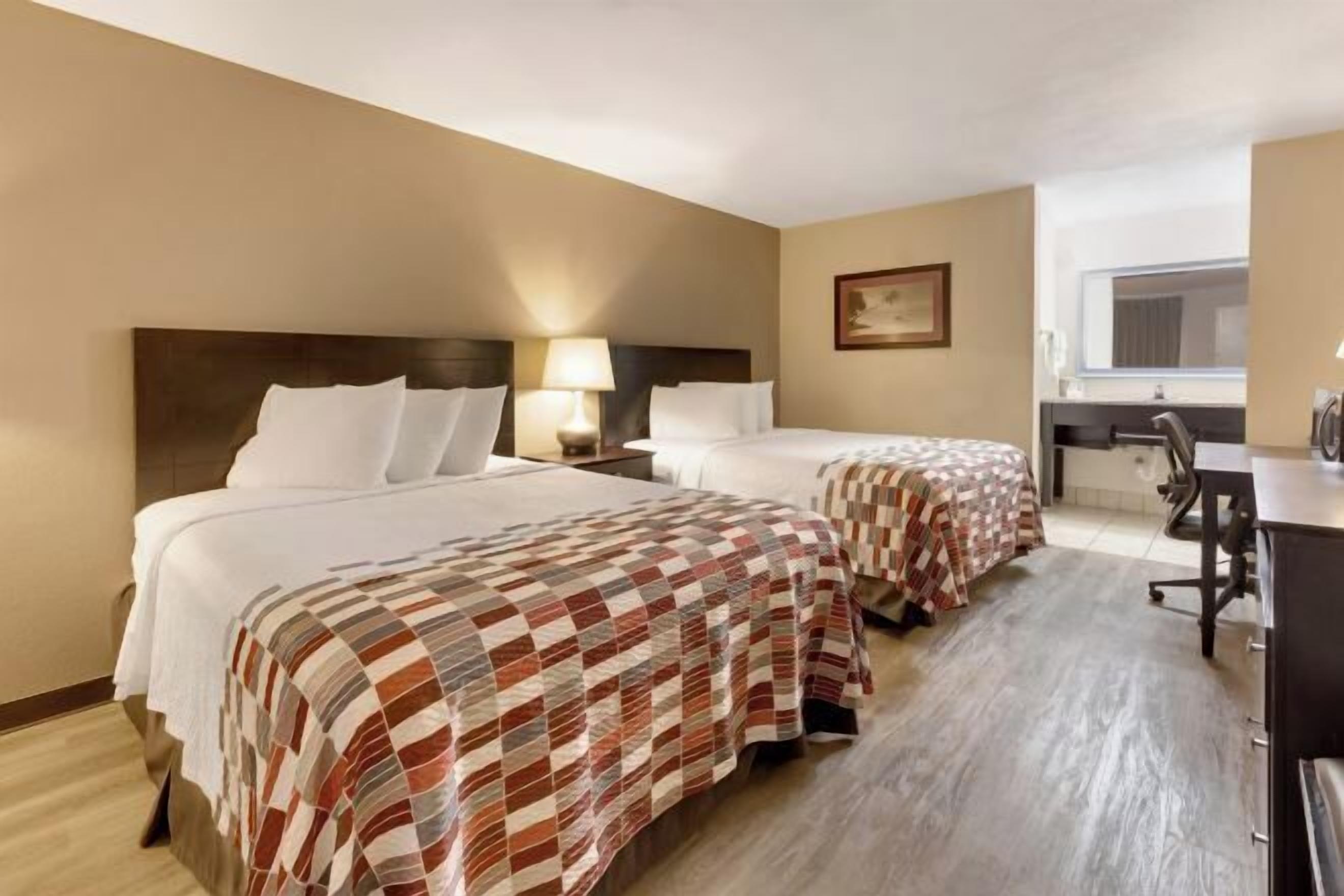 Escritorio y espacio para trabajar con laptop 