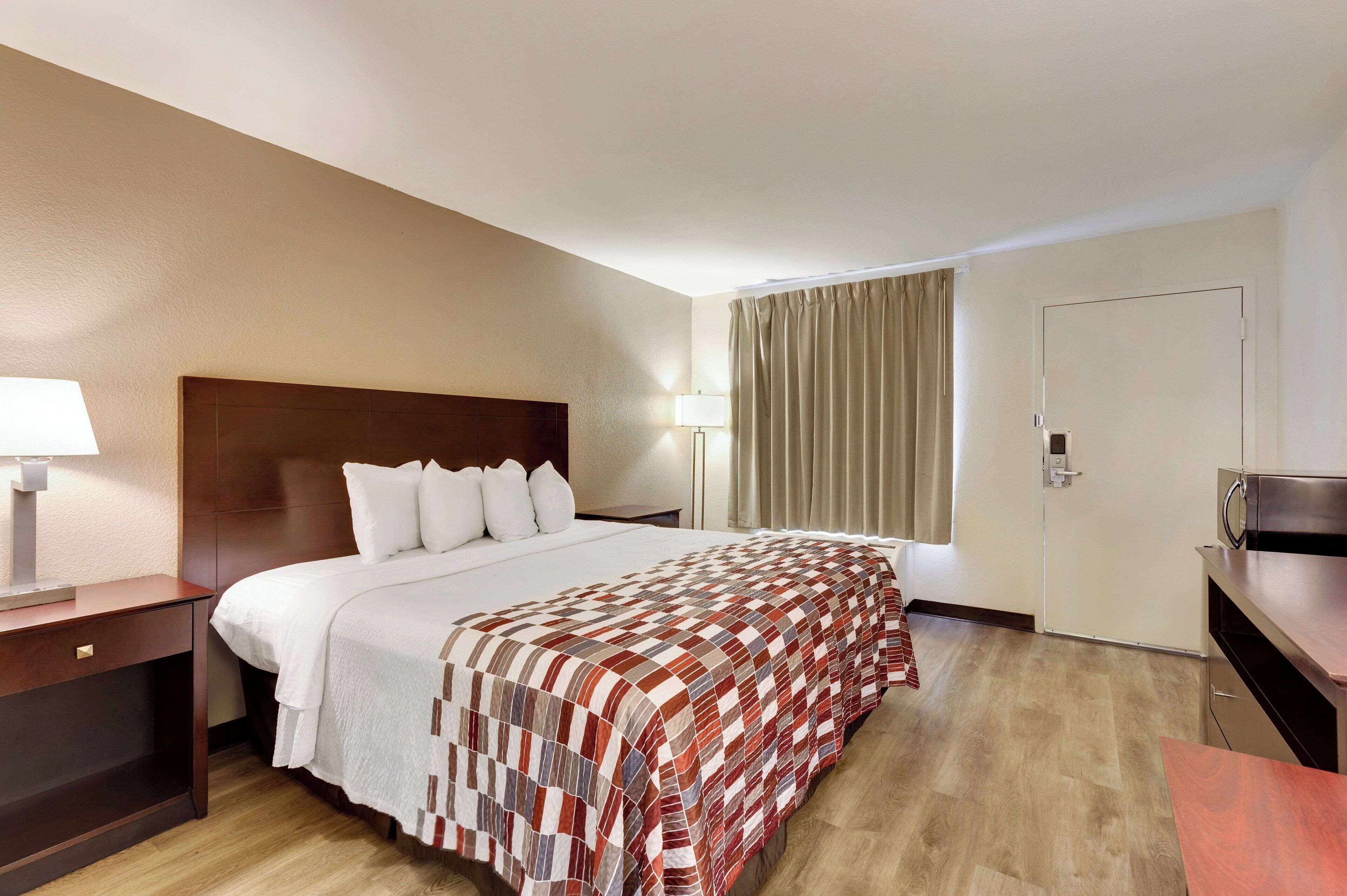 superior room, 1 king bed, non smoking | 1 bedroom, desk, laptop workspace, iron/ironing board