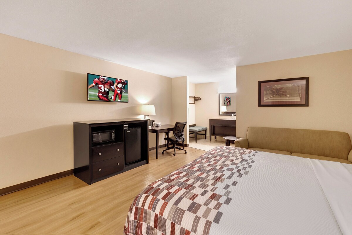 Habitación superior, 1 cama King size, con acceso para personas discapacitadas, para no fumadores | Escritorio y espacio para trabajar con laptop 