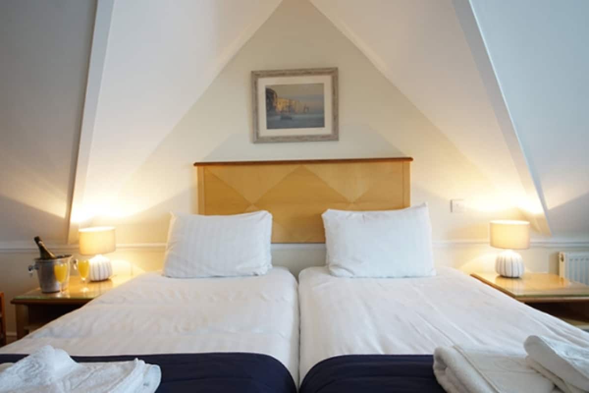 In-room safe, desk, iron/ironing board, free WiFi