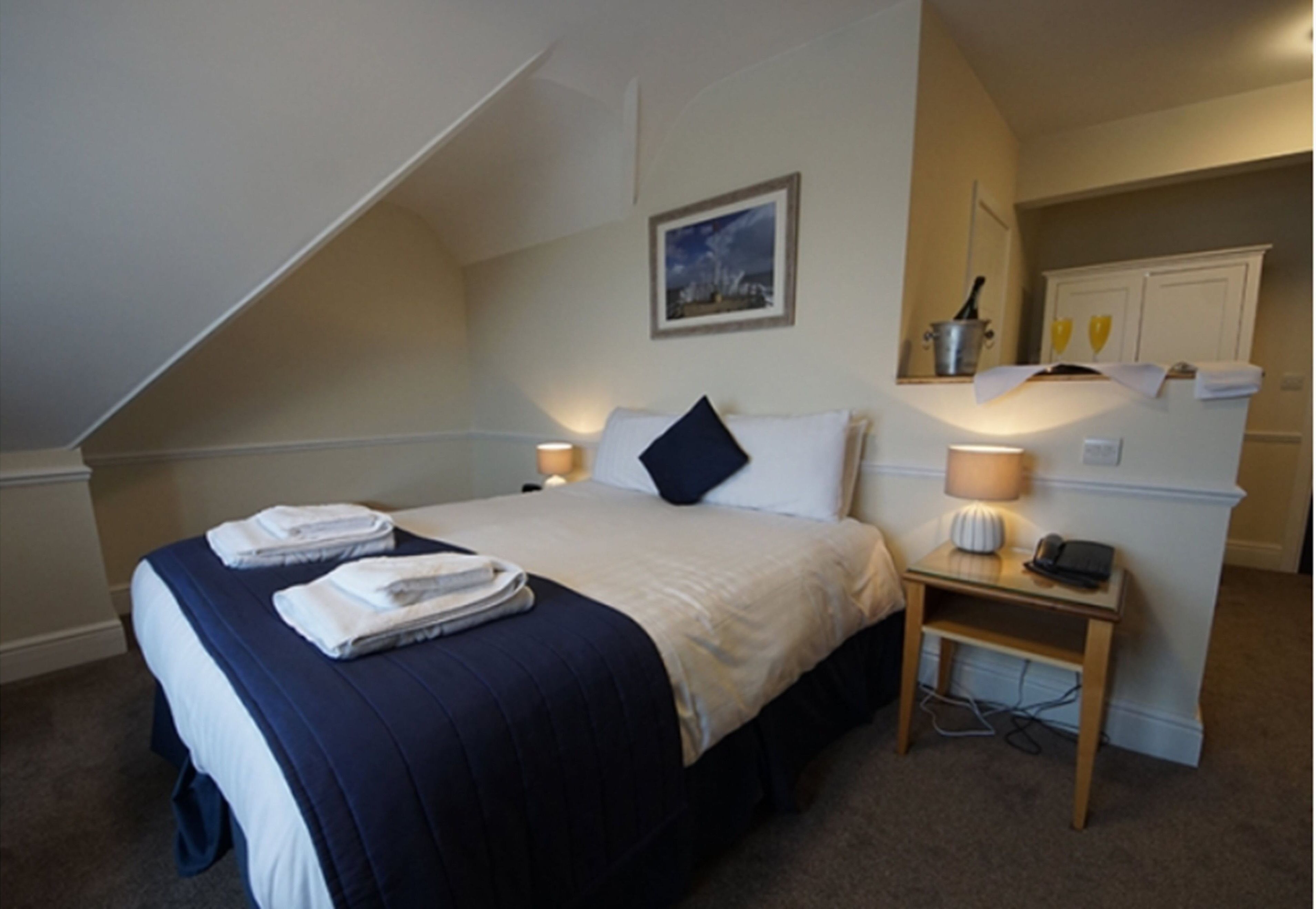 In-room safe, desk, iron/ironing board, free WiFi