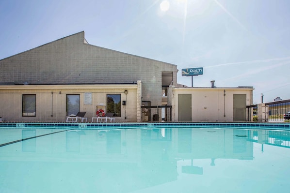 Seasonal outdoor pool, sun loungers