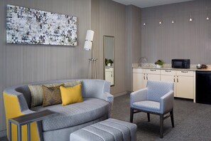 Executive Suite, 1 Bedroom, Non Smoking | Living area | Smart TV, Netflix