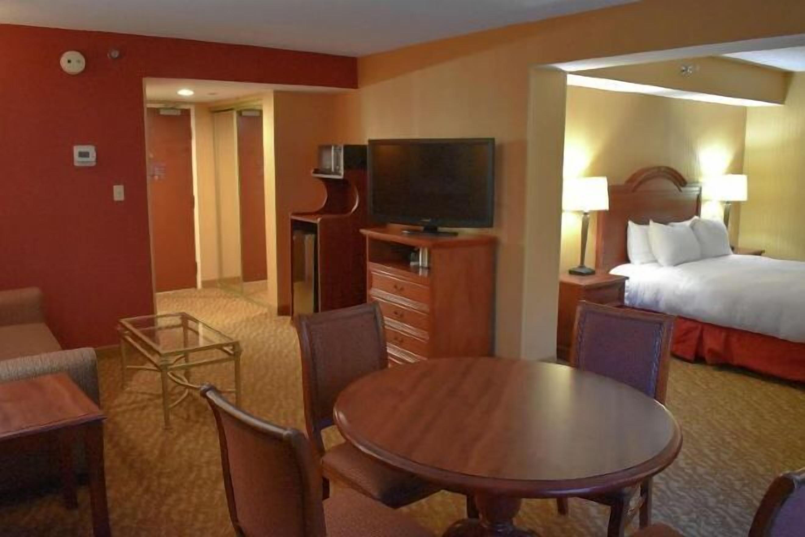 Ropa de cama de alta calidad, edredón, camas con pillow-top y minibar 