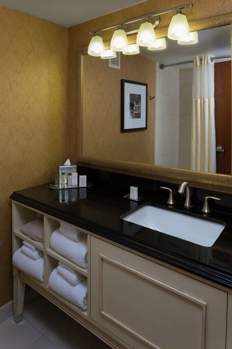 DoubleTree by Hilton Asheville Biltmore - Image 94