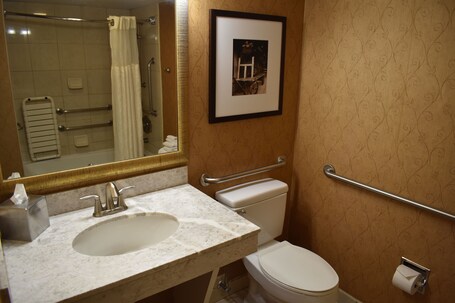 DoubleTree by Hilton Asheville Biltmore - Image 88