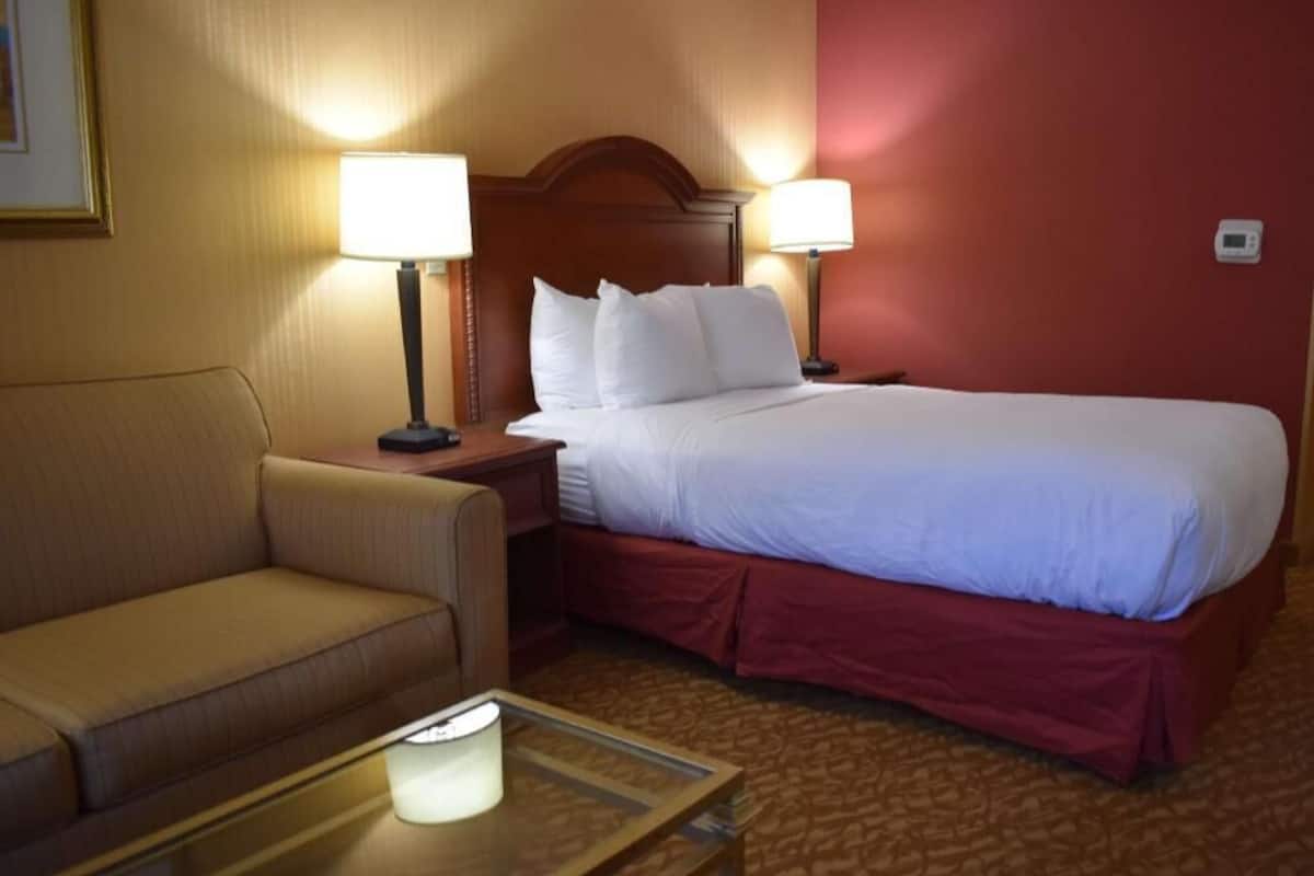 Premium bedding, down comforters, pillowtop beds, minibar