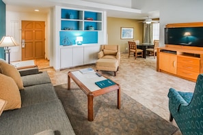 Room, 2 Bedrooms, Kitchen | Living area
