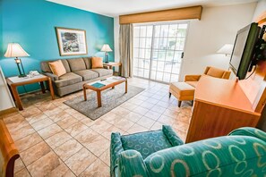 Room, 2 Bedrooms, Kitchen | Living room