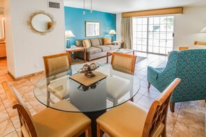 2 Bedrooms, Full Kitchen  | In-room dining