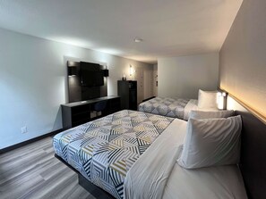 Desk, iron/ironing board, free WiFi, bed sheets - Motel 6 Nacogdoches, TX-SFA University (Nacogdoches)