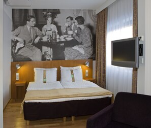 Premium Room, 1 King Bed | 1 bedroom, in-room safe, desk, blackout curtains