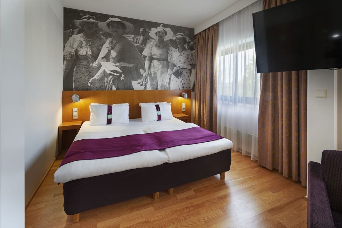 In-room safe, blackout curtains, soundproofing, iron/ironing board