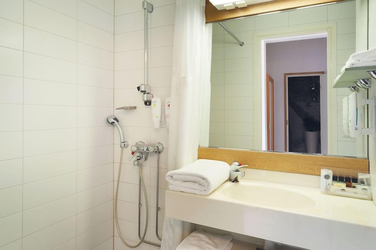 Bad | Dusj, hårføner, håndklær og såpe