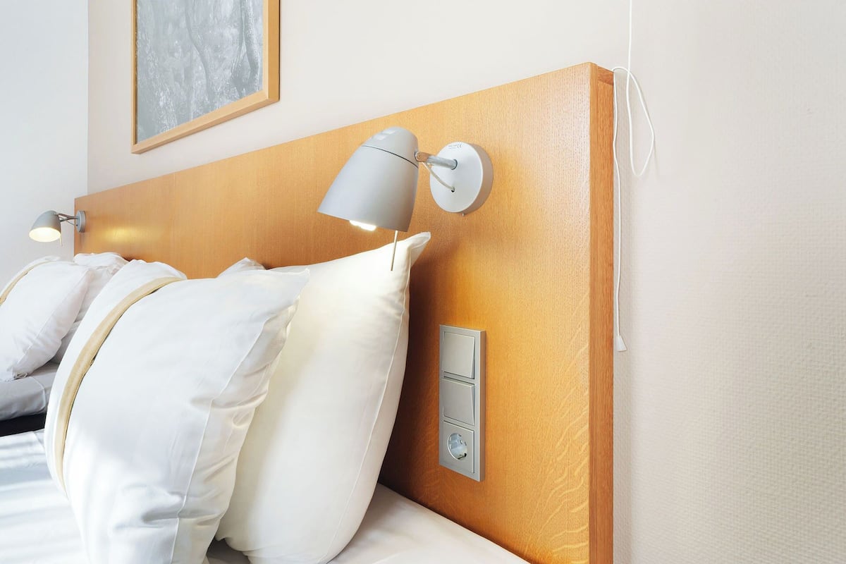 Zimmersafe, Schreibtisch, Verdunkelungsvorhänge, schallisolierte Zimmer