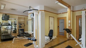 A gym with treadmills, a weight machine, and a rowing machine. - Scandic Veromies (Vantaa)