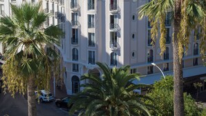 A hotel with a classic architectural style, featuring balconies and a central entrance. - CRISTAL HOTEL & SPA (Cannes)