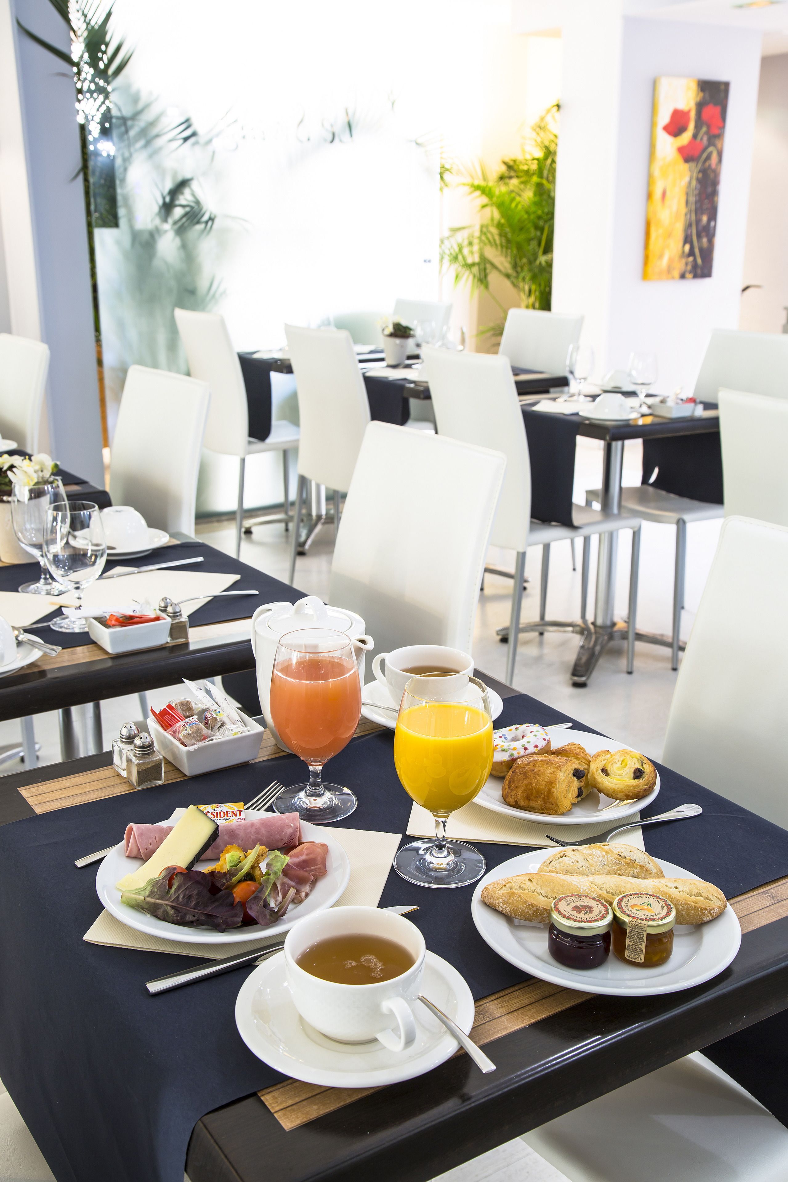 daily buffet breakfast (eur 20 per person)