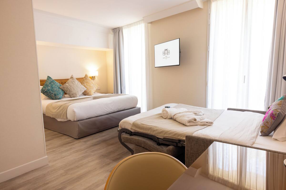 Premium bedding, minibar, in-room safe, desk
