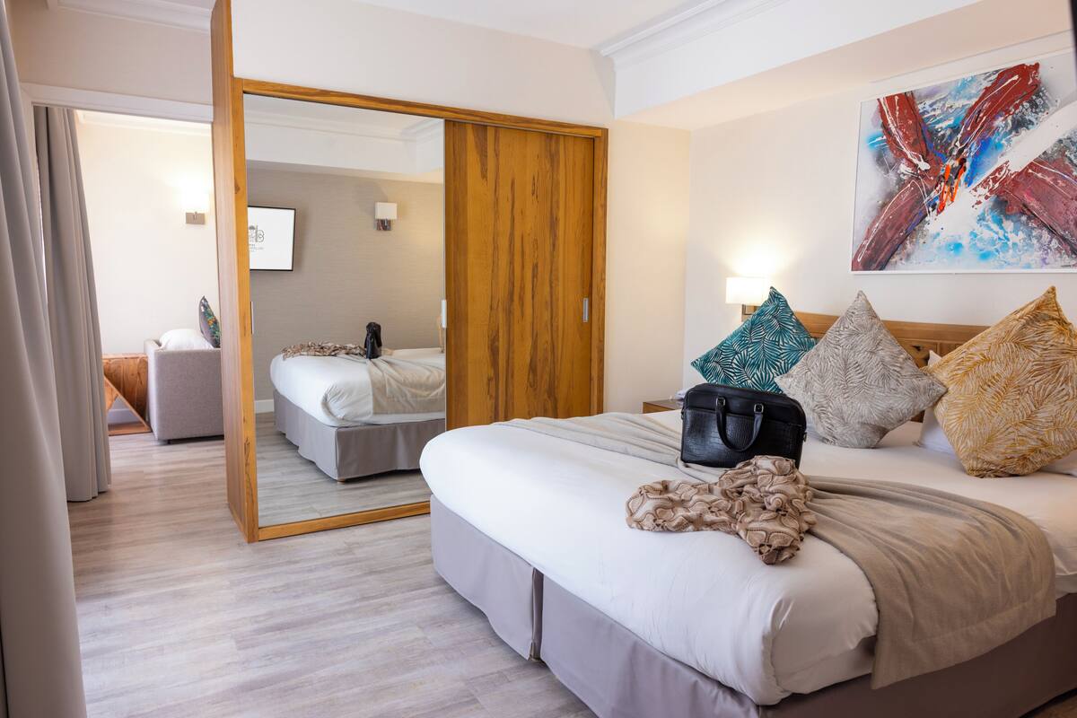 Junior Suite (Spa Access Included) | Premium bedding, minibar, in-room safe, desk