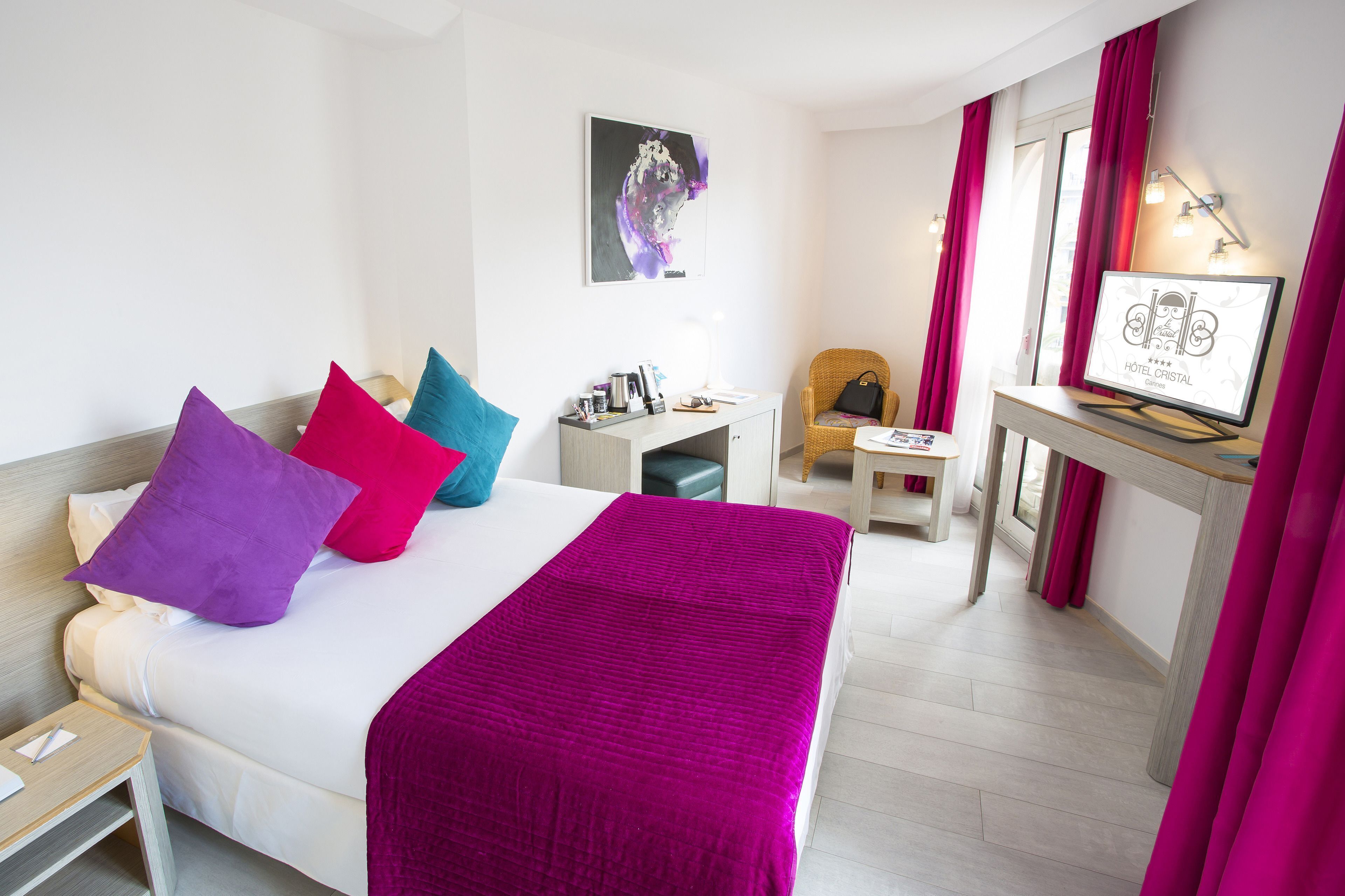 Ropa de cama de alta calidad y minibar 