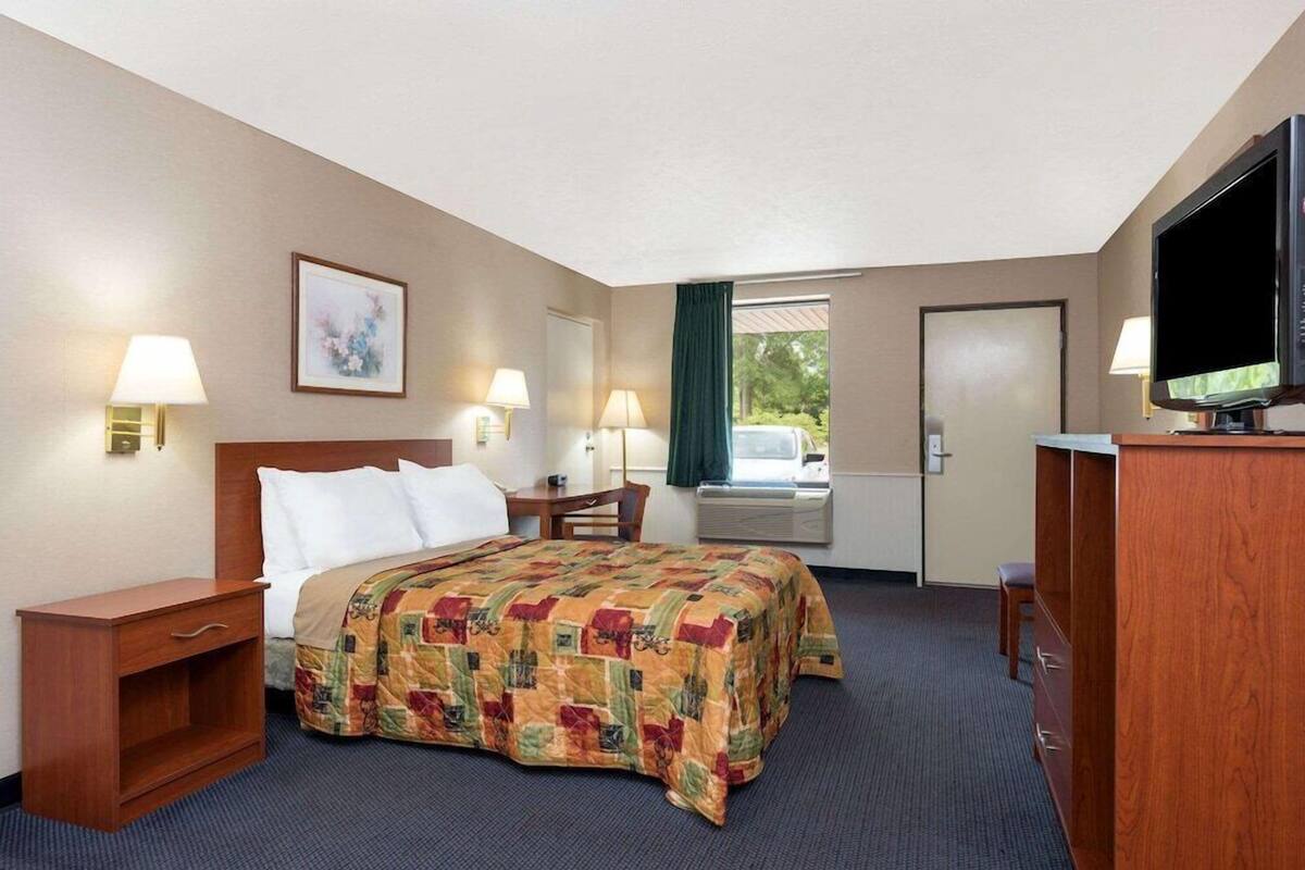 Iron/ironing board, rollaway beds (surcharge), high-speed internet