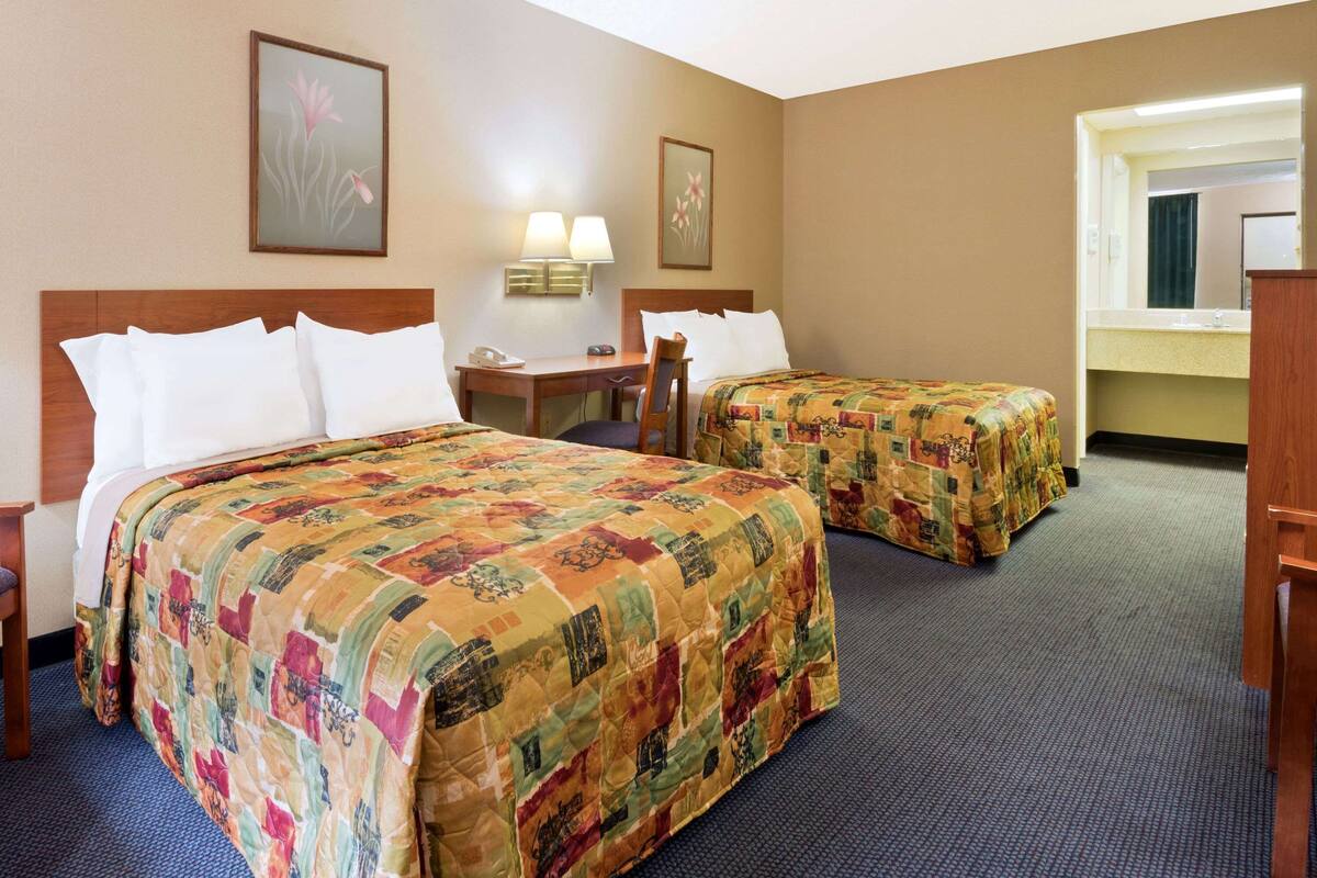 Iron/ironing board, rollaway beds (surcharge), high-speed internet
