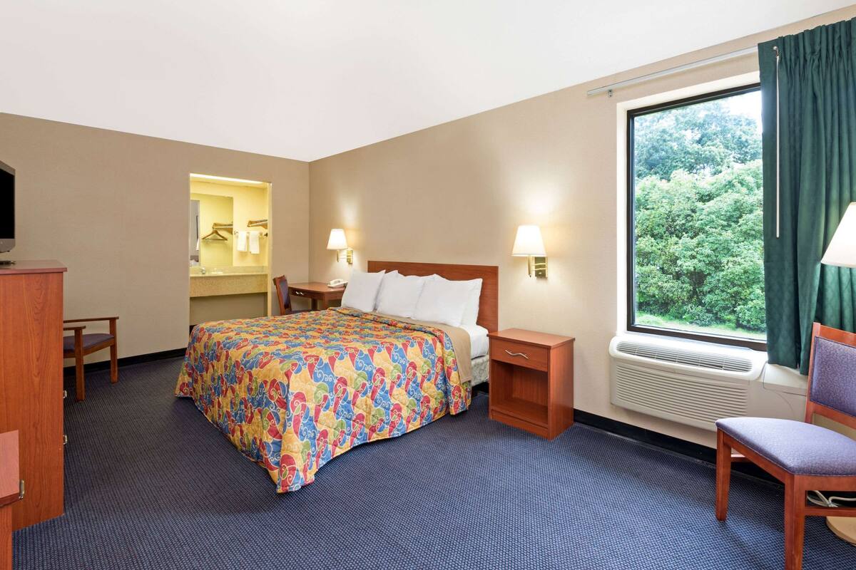 Iron/ironing board, rollaway beds (surcharge), high-speed internet
