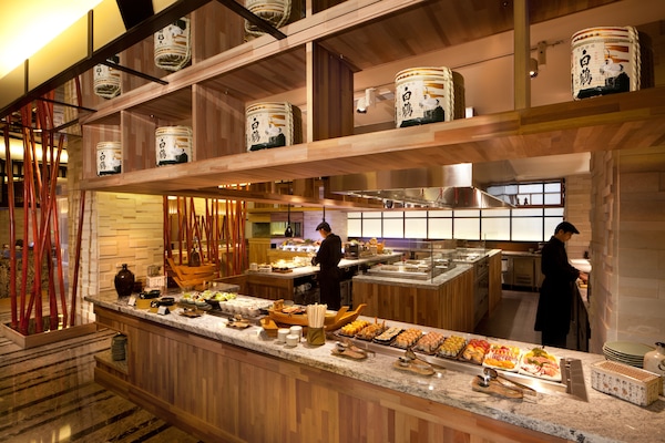 3 restaurantes, café da manhã, culinária internacional