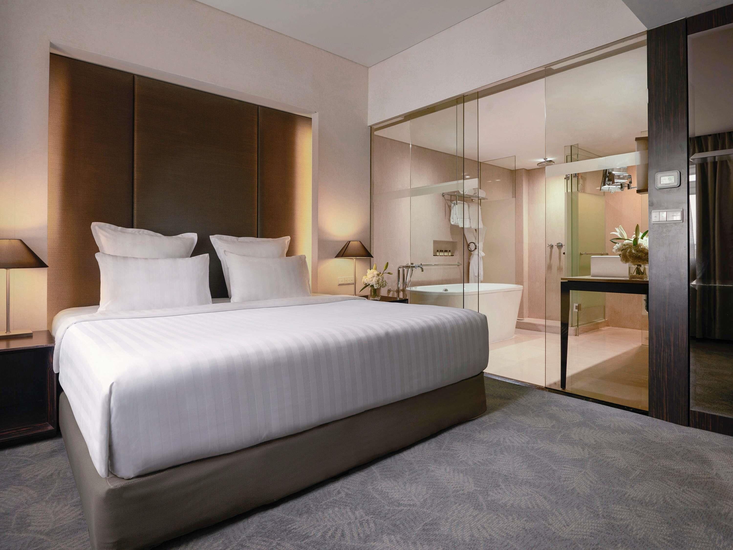 Premium bedding, minibar, in-room safe, desk