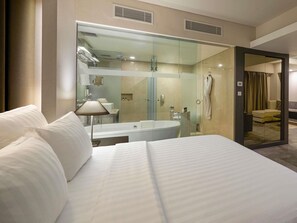 Suite Junior, 1 très grand lit, accès au salon club