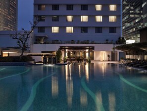 Outdoor pool - Pullman Jakarta Indonesia (Jakarta)