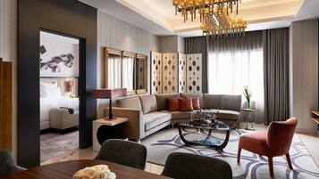 Suite, Multiple Beds, Club Lounge Access (Accent) | Premium bedding, minibar, in-room safe, individually decorated