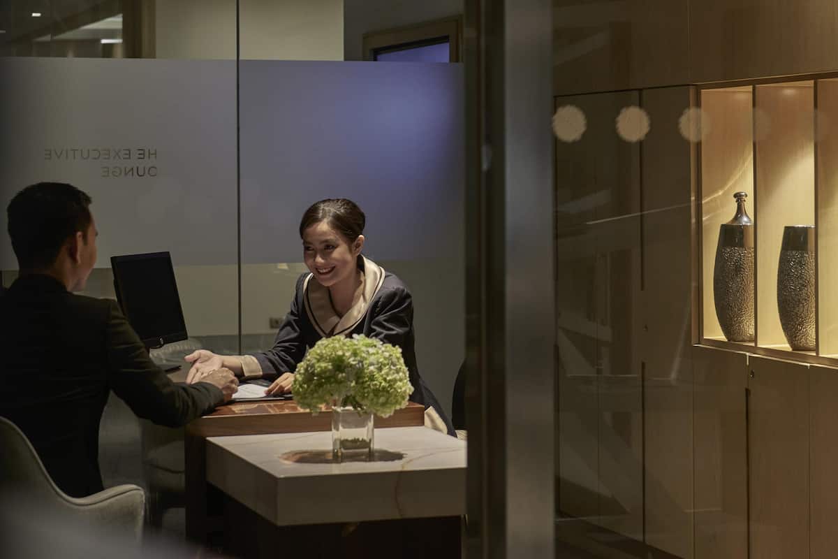 Deluxe Room, 1 King Bed (Grand Executive) | Premium bedding, minibar, in-room safe, individually decorated