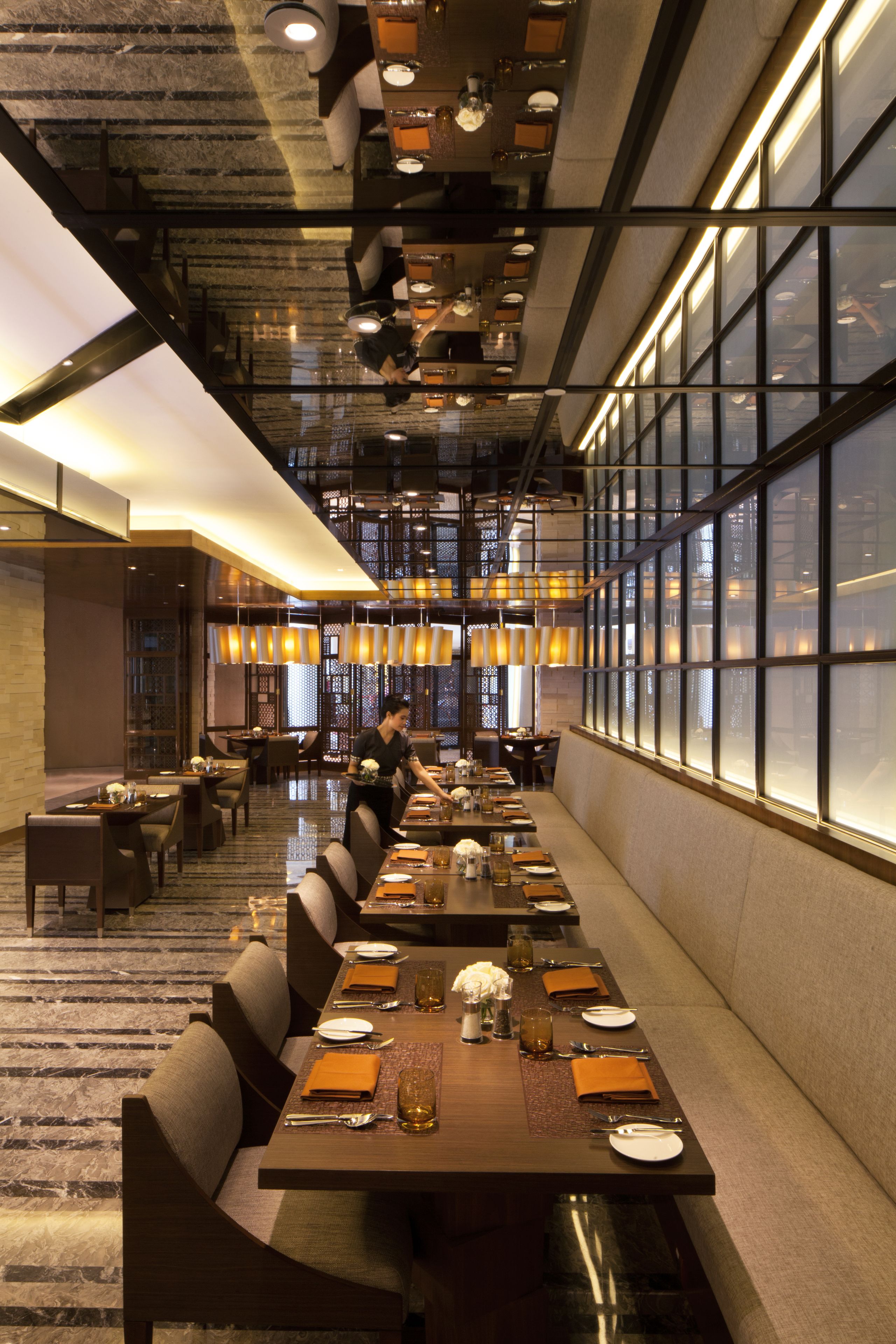 3 restaurants, breakfast, lunch, dinner served; international cuisine