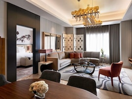 Suite, Beberapa Tempat Tidur, Akses Club Lounge (Accent) | Seprai premium, minibar, brankas, dan meja kerja