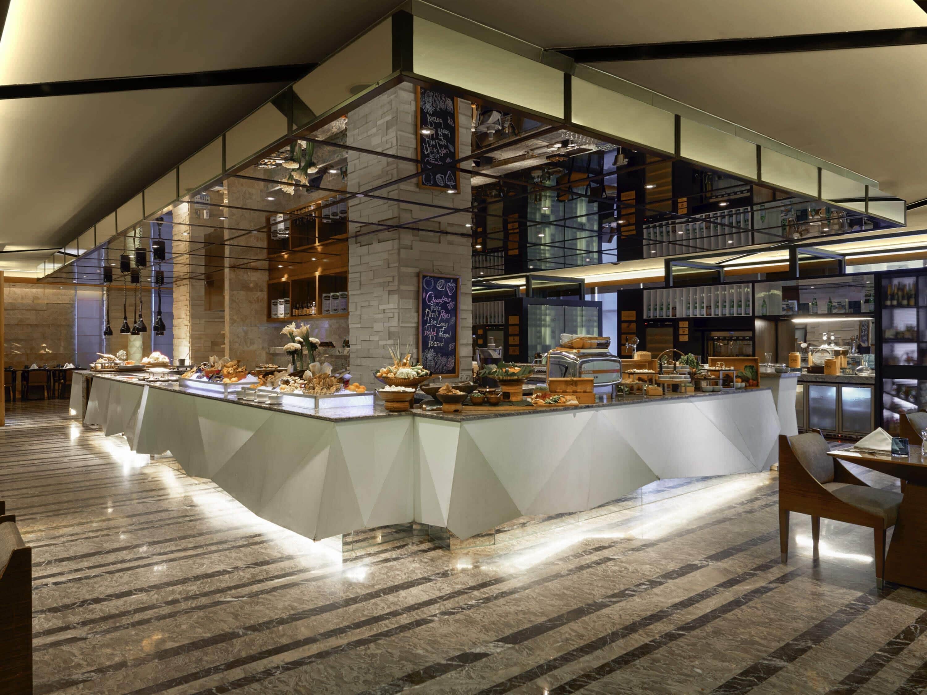 3 restaurants, serveren ontbijt, lunch, diner, internationale gerechten