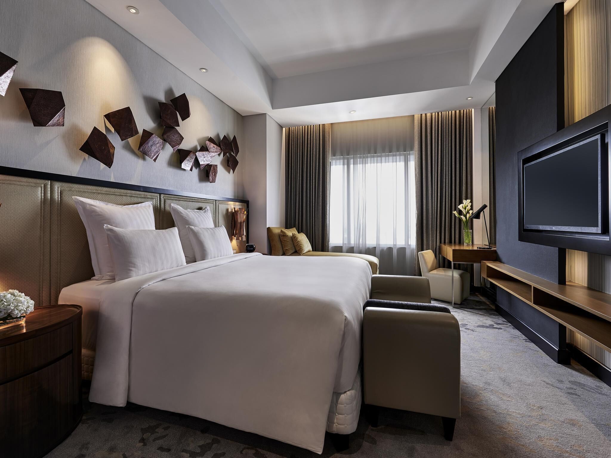 Suite, varias camas, con acceso al salón lounge del club (Accent) | Ropa de cama de alta calidad y minibar 